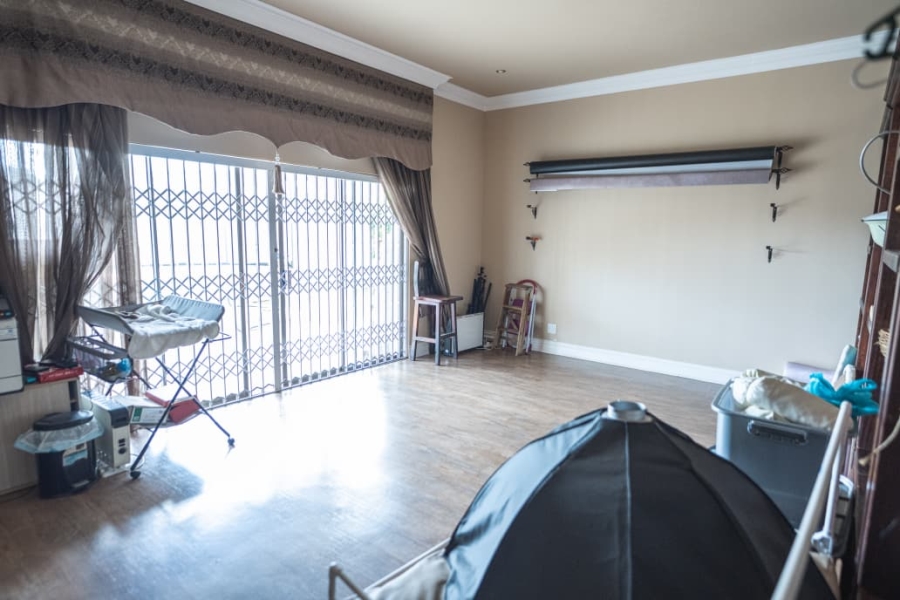 To Let 5 Bedroom Property for Rent in Wilkoppies North West